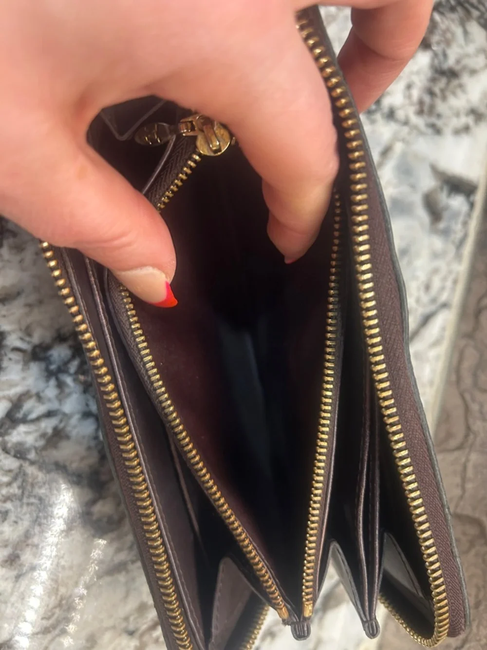 Louis Vuitton Vernis Zip Wallet in Dark Burgundy EUC with dust bag and COA - Picture 15 of 16